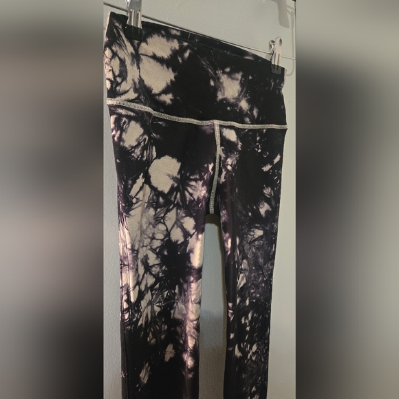 Good American Essentials Tie Dye Seamless Leggings Size 3/4 - Picture 3 of 8